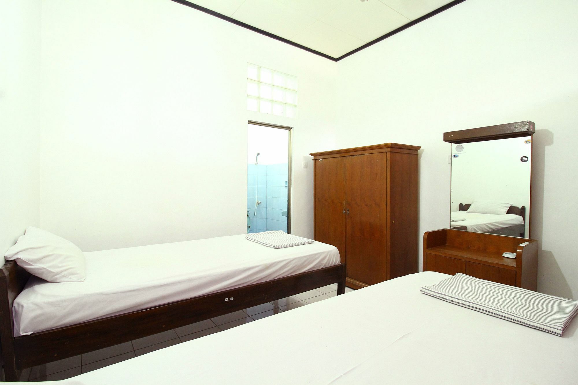 Dua Dara Inn Kuta Legian Exterior foto