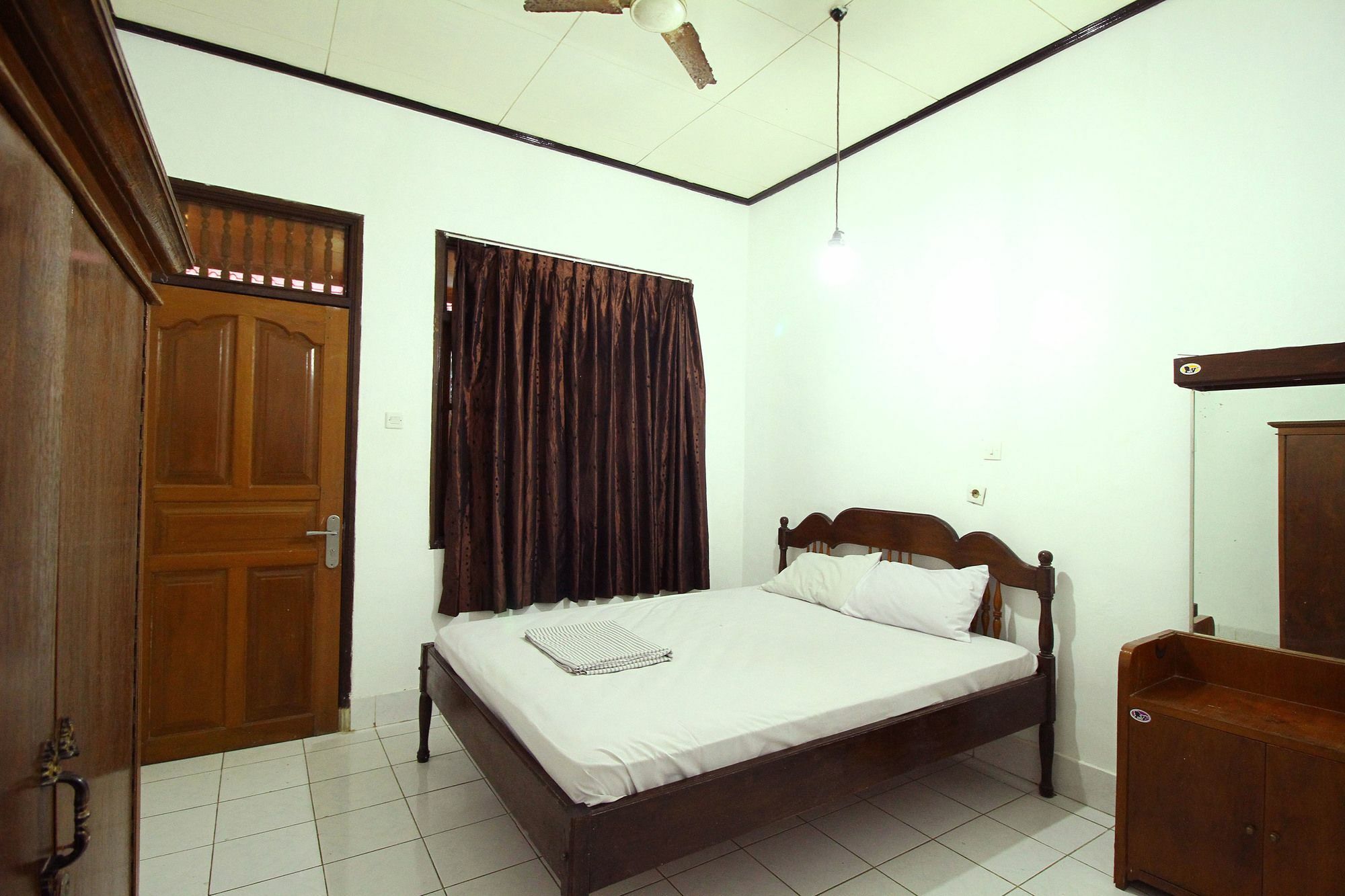 Dua Dara Inn Kuta Legian Exterior foto