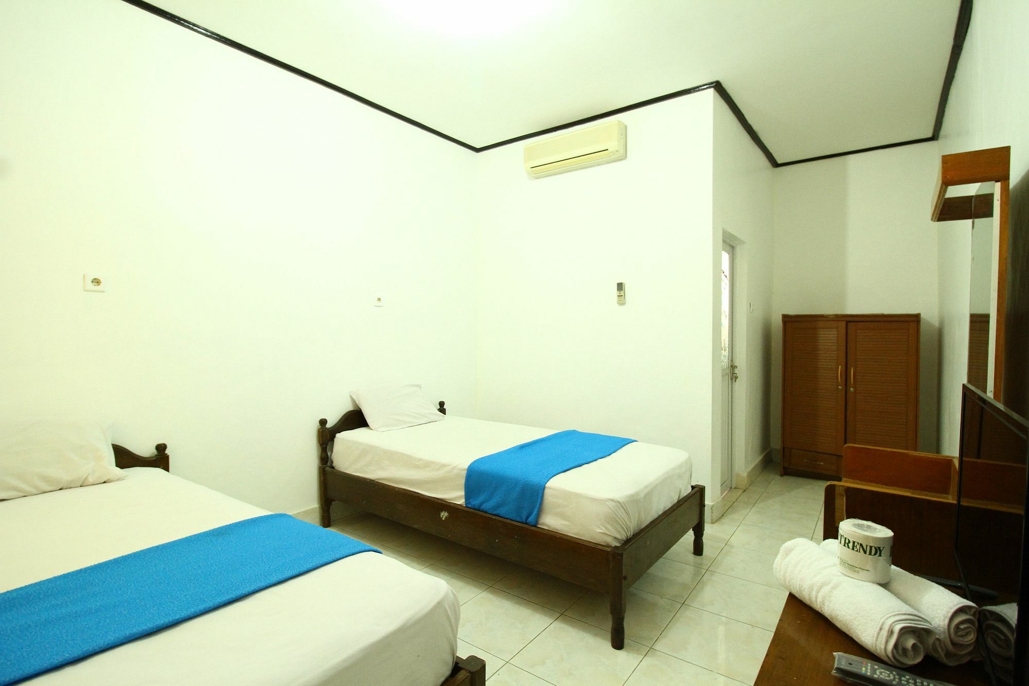 Dua Dara Inn Kuta Legian Exterior foto
