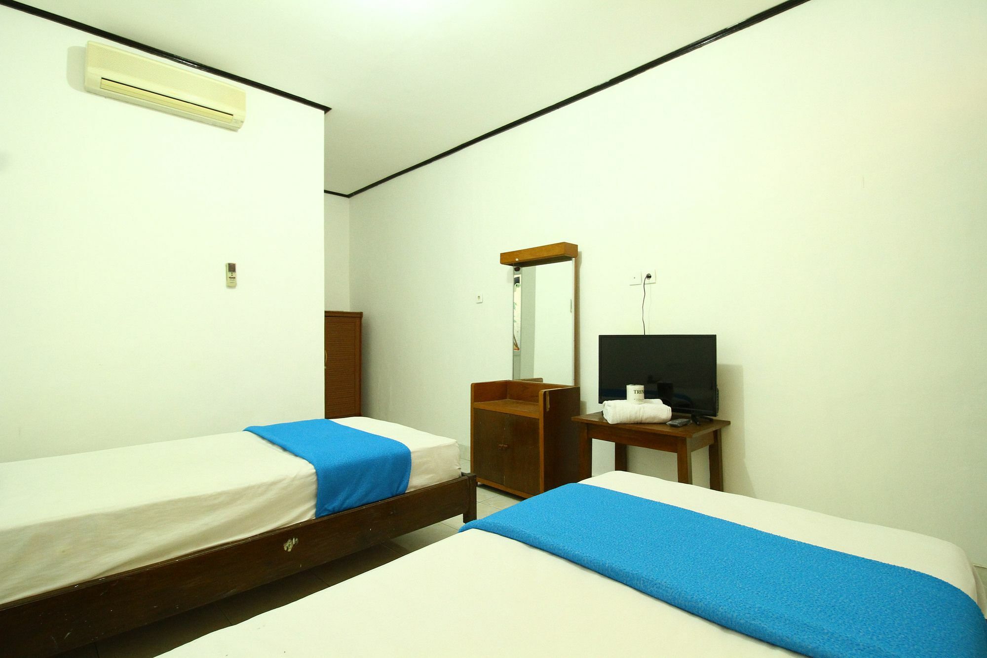 Dua Dara Inn Kuta Legian Exterior foto