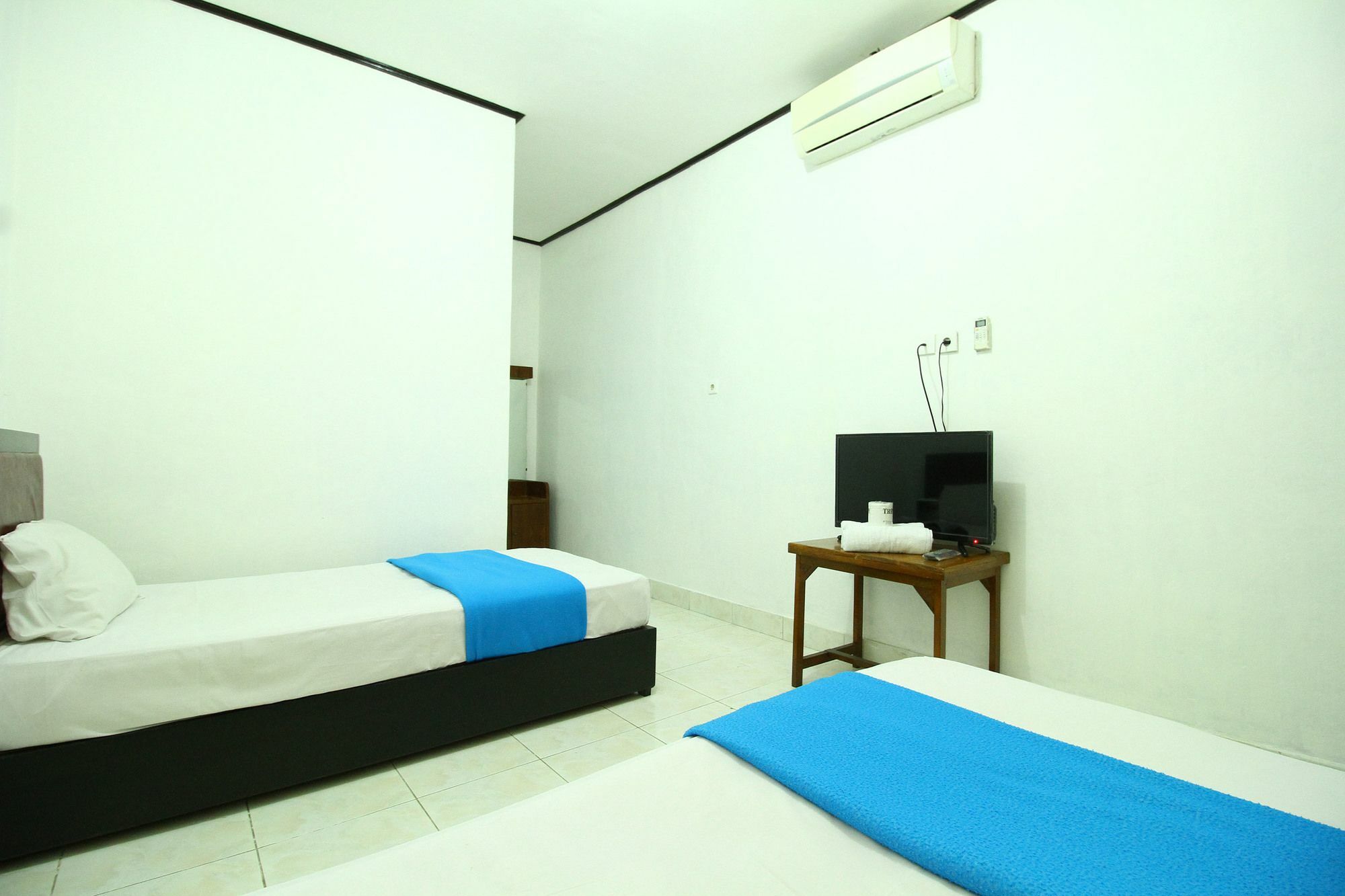 Dua Dara Inn Kuta Legian Exterior foto